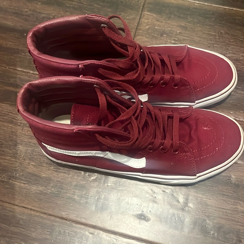 Vans in great condition color burgundy